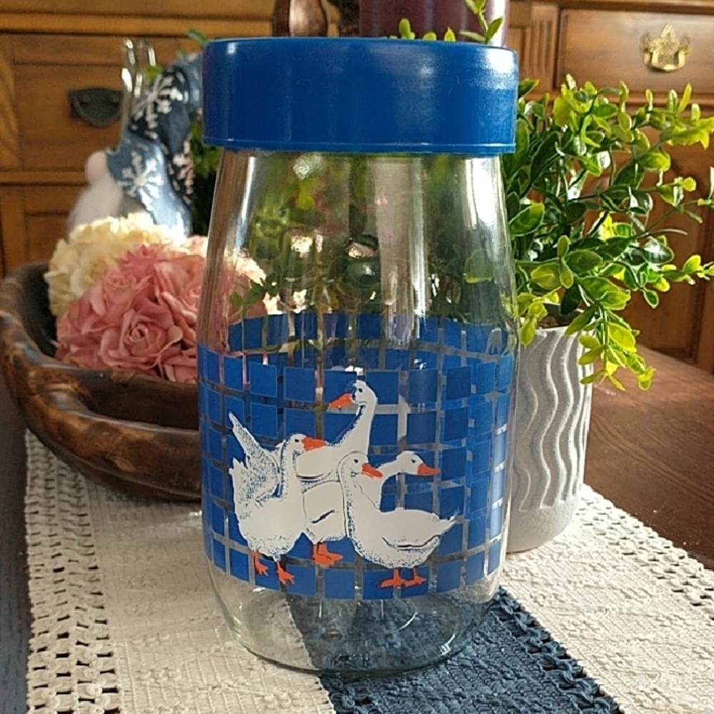 Vintage CARLTON Glass Jar/Cannister 1.5L Geese Blue with Lid